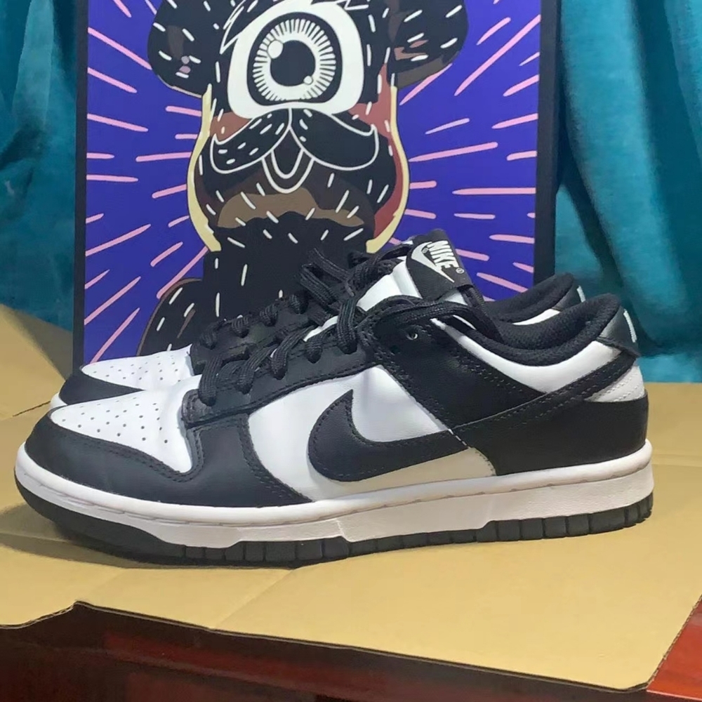 Nike Dunk Black & White - Picture 1 of 5